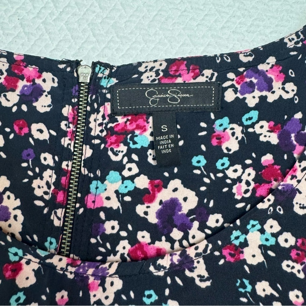 Jessica Simpson💜Black Floral Flutter Sleeve Round Neck Top Blouse Size S - Picture 10 of 10